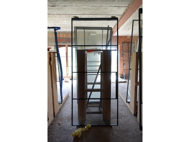 Stalen schuifdeur met glas - afbeelding 1 van  3