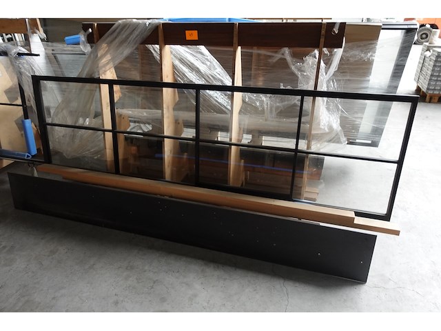 Stalen schuifdeur met glas - afbeelding 1 van  2