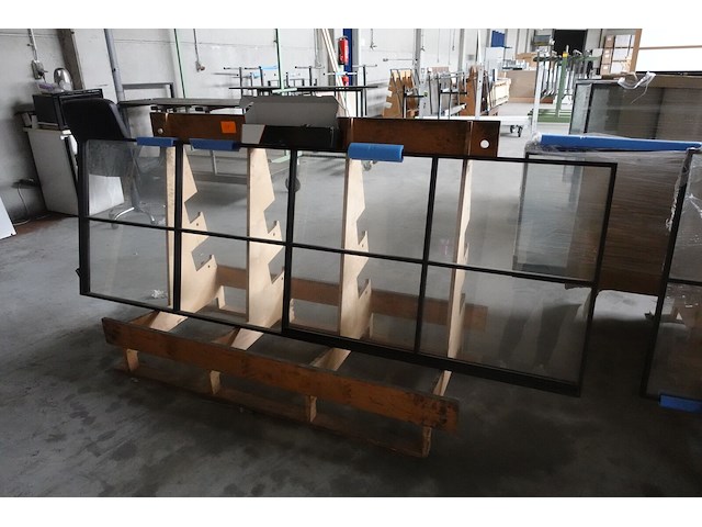 Stalen schuifdeur met glas - afbeelding 2 van  6