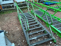 Stalen trap met bordes - afbeelding 3 van  3