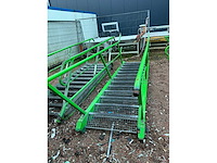 Stalen trap met bordes - afbeelding 2 van  3