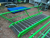 Stalen trap met bordes - afbeelding 1 van  3