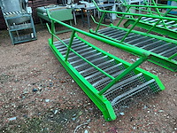 Stalen trap met bordes - afbeelding 2 van  3