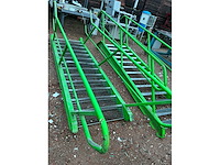 Stalen trap met bordes - afbeelding 3 van  3