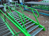 Stalen trap met bordes - afbeelding 1 van  4