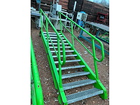 Stalen trap met bordes - afbeelding 2 van  4