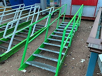 Stalen trap met bordes - afbeelding 1 van  3