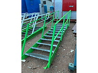 Stalen trap met bordes - afbeelding 2 van  3