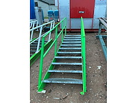 Stalen trap met bordes - afbeelding 3 van  3
