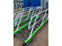 Stalen trap met bordes - afbeelding 2 van  5