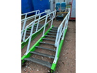 Stalen trap met bordes - afbeelding 3 van  5