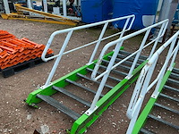 Stalen trap met bordes - afbeelding 1 van  4