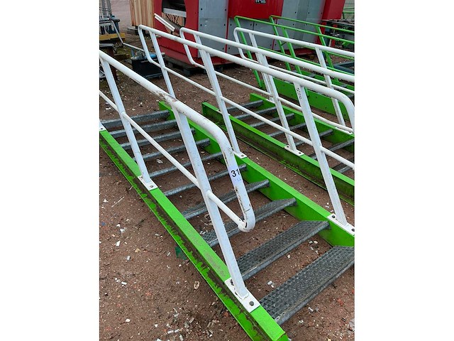 Stalen trap met bordes - afbeelding 3 van  4