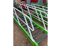 Stalen trap met bordes - afbeelding 3 van  4