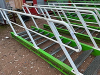 Stalen trap met bordes - afbeelding 4 van  4