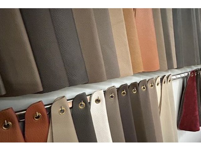 Stalen van leder en stof - afbeelding 2 van  4