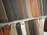 Stalen van leder en stof - afbeelding 2 van  4