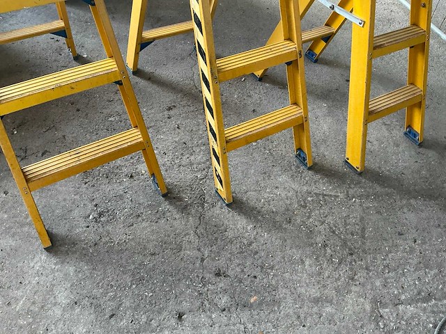 Staltor diverse polyester trapladders (3x) - afbeelding 5 van  6