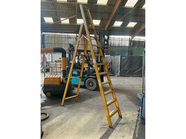 Staltor polyester trapladder - afbeelding 1 van  3