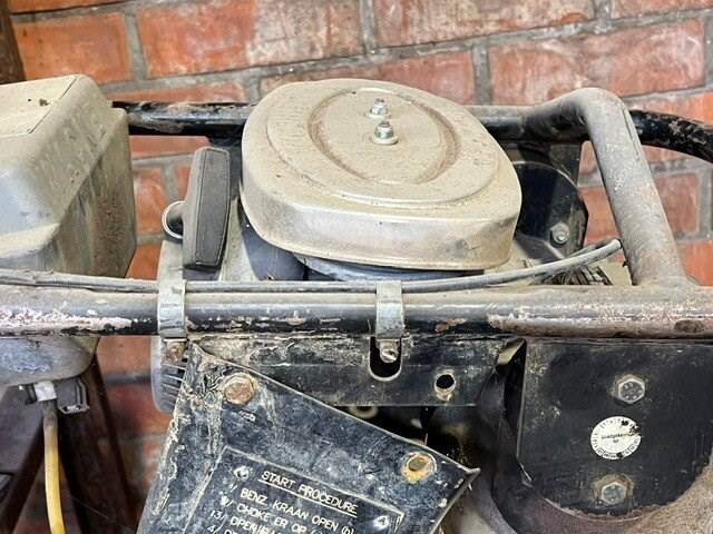 Stamper wacker bs60x op benzinemotor (33) - afbeelding 8 van  10