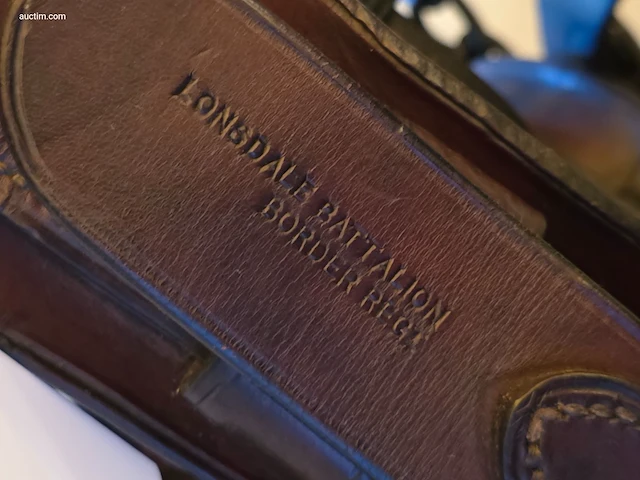Standaard met onderdelen van een kanontuig - afbeelding 4 van  4