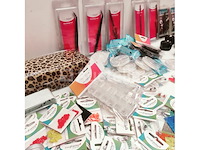 Standaard nagelsalon met uv/led-apparaat • 377 artikelen • folies - afbeelding 9 van  16
