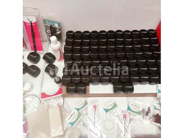Standaard nagelsalon met uv/led-apparaat • 378 artikelen • folies - afbeelding 1 van  15