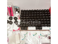 Standaard nagelsalon met uv/led-apparaat • 378 artikelen • folies - afbeelding 1 van  15