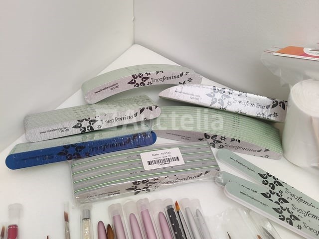 Standaard nagelsalon met uv/led-apparaat • 384 items • folies - afbeelding 7 van  14