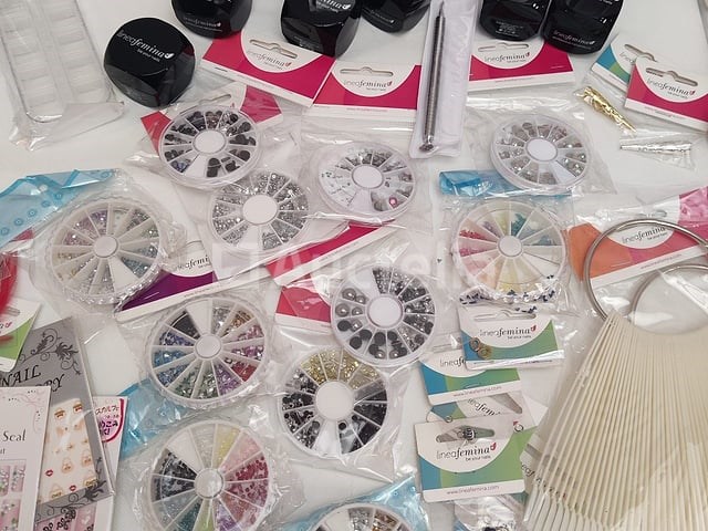 Standaard nagelsalon met uv/led-apparaat • 384 items • folies - afbeelding 9 van  14