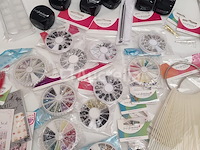 Standaard nagelsalon met uv/led-apparaat • 384 items • folies - afbeelding 9 van  14