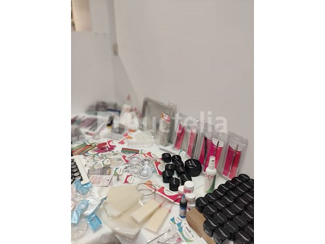Standaard nagelsalon met uv/led-apparaat • 388 artikelen • folies - afbeelding 4 van  22