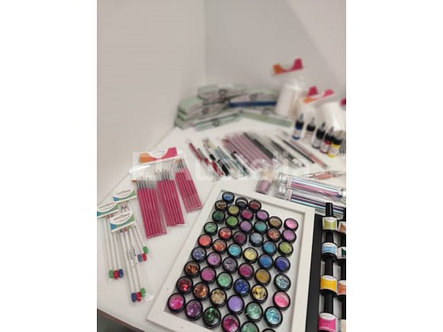 Standaard nagelsalon met uv/led-apparaat • 388 artikelen • folies - afbeelding 6 van  22