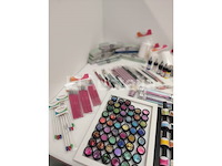 Standaard nagelsalon met uv/led-apparaat • 388 artikelen • folies - afbeelding 6 van  22