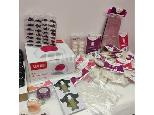 Standaard nagelsalon met uv/led-apparaat • 388 artikelen • folies - afbeelding 7 van  22