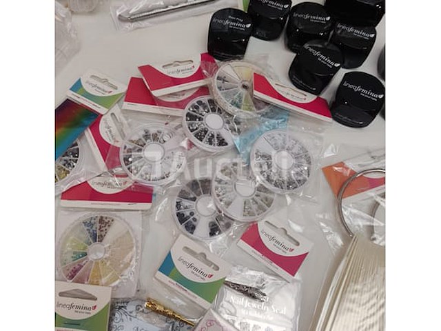 Standaard nagelsalon met uv/led-apparaat • 388 artikelen • folies - afbeelding 8 van  22