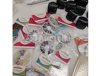Standaard nagelsalon met uv/led-apparaat • 388 artikelen • folies - afbeelding 8 van  22
