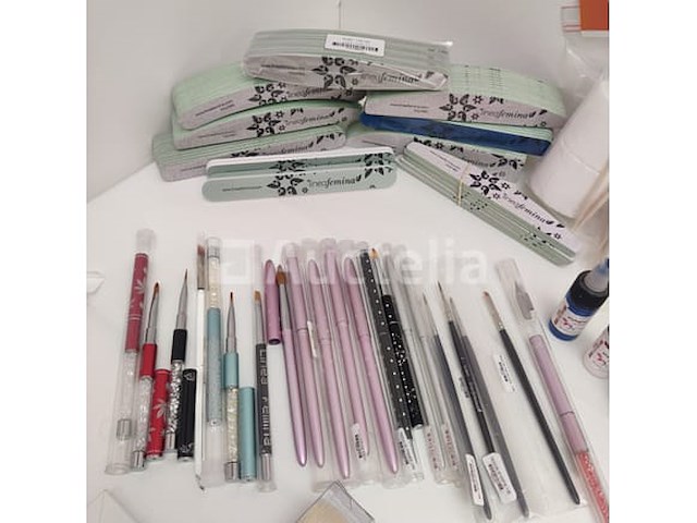 Standaard nagelsalon met uv/led-apparaat • 388 artikelen • folies - afbeelding 14 van  22