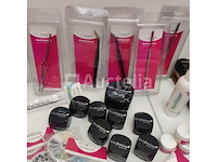 Standaard nagelsalon met uv/led-apparaat • 388 artikelen • folies - afbeelding 12 van  22