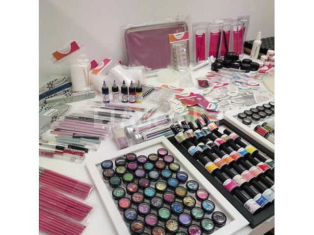 Standaard nagelsalon met uv/led-apparaat • 388 artikelen • folies - afbeelding 18 van  22