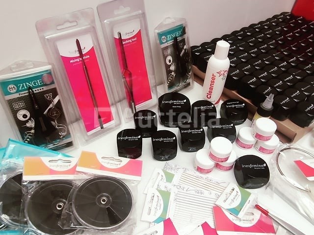 Standaard nagelsalon met uv/led-apparaat • 389 items • folies - afbeelding 2 van  21