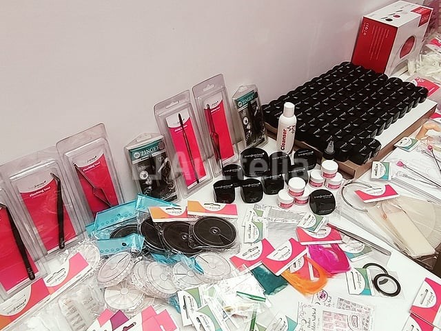 Standaard nagelsalon met uv/led-apparaat • 389 items • folies - afbeelding 1 van  21