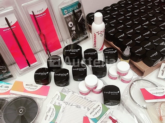 Standaard nagelsalon met uv/led-apparaat • 389 items • folies - afbeelding 19 van  21