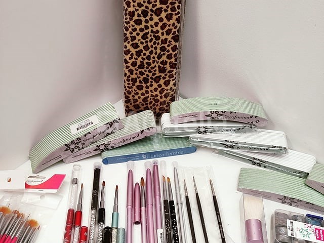Standaard nagelsalon met uv/led-apparaat • 392 artikelen • folies - afbeelding 3 van  19