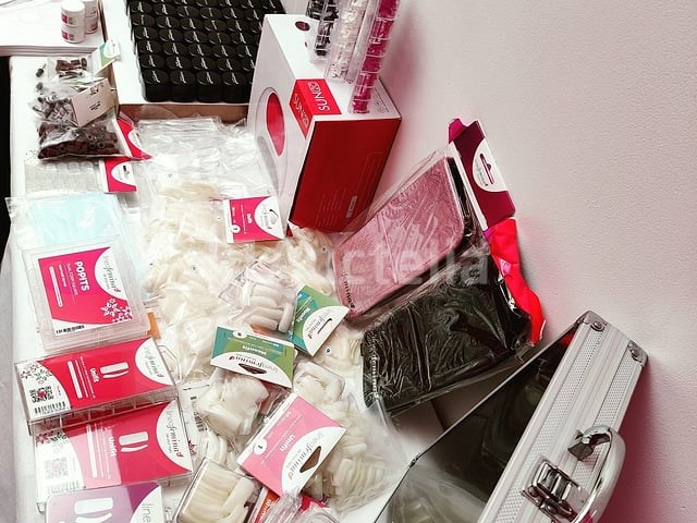 Standaard nagelsalon met uv/led-apparaat • 392 artikelen • folies - afbeelding 4 van  19