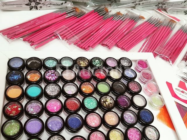 Standaard nagelsalon met uv/led-apparaat • 395 items • folies - afbeelding 2 van  19