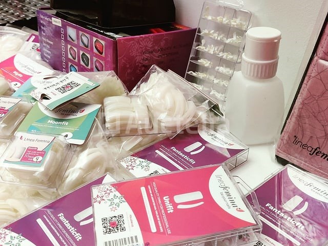 Standaard nagelsalon met uv/led-apparaat • 395 items • folies - afbeelding 7 van  19