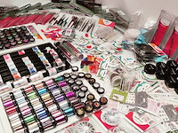 Standaard nagelsalon met uv/led-apparaat • 395 items • folies - afbeelding 13 van  19