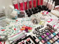Standaard nagelsalon met uv/led-apparaat • 395 items • folies - afbeelding 15 van  19