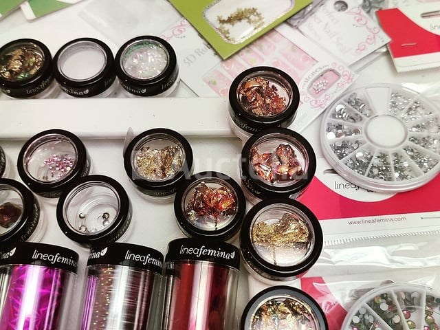 Standaard nagelsalon met uv/led-apparaat • 395 items • folies - afbeelding 17 van  19